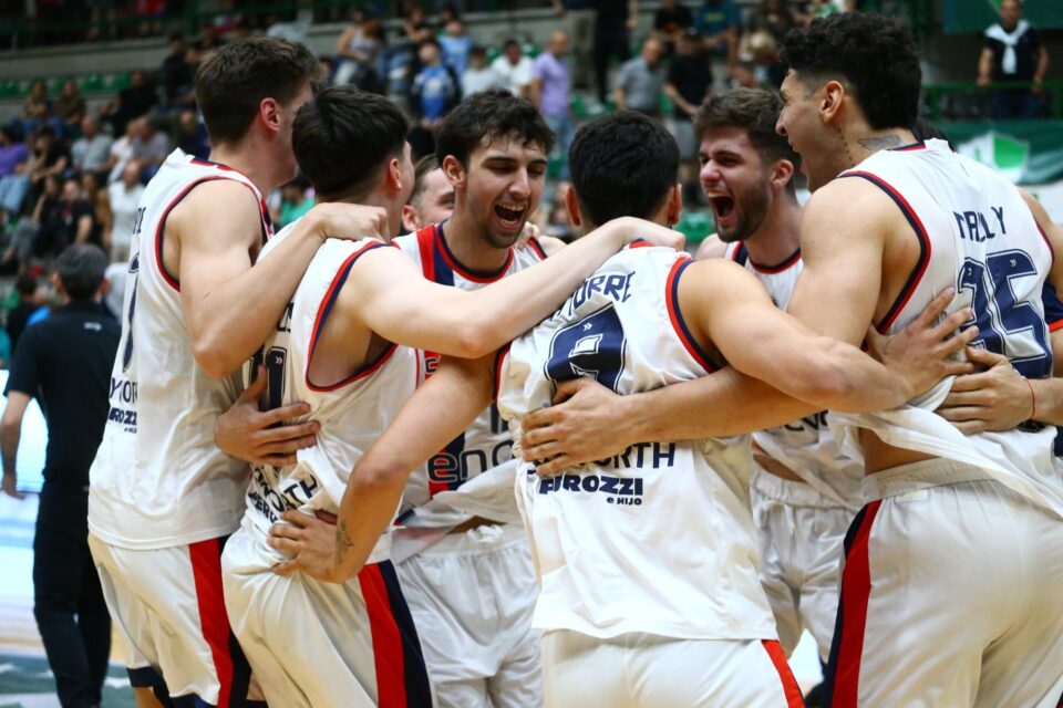 SAN LORENZO SUPERÓ AL GRIEGO EN CÓRDOBA SAN LORENZO SUPERÓ AL GRIEGO EN CÓRDOBA